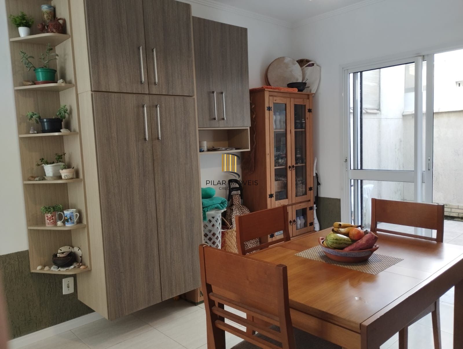 Casa Sobrado semi mobiliada com 2 dormitórios Avenida Juca Batista 115m2