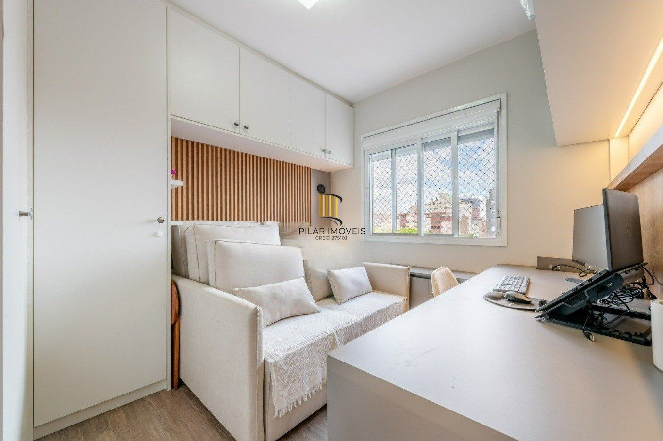 Apartamento com 3 quartos e 4 vagas no Menino Deus, Porto Alegre.