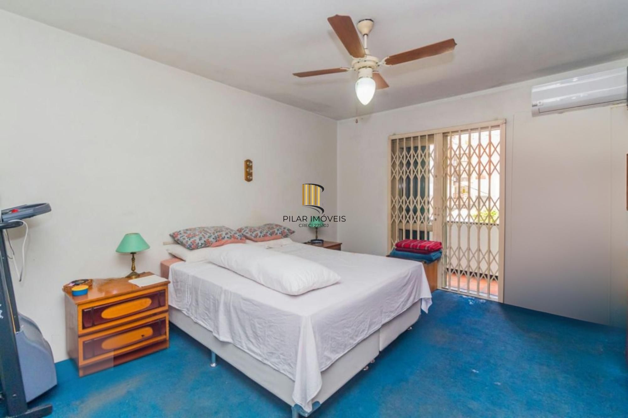 Casa com 255 metros privativos e pátio com piscina no Bairro Higienópolis