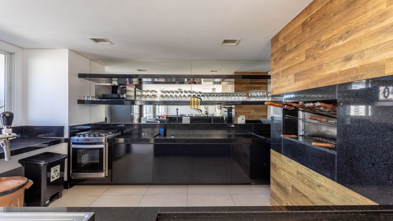 Apartamento semi mobiliado com 2 quartos de bairro Petrópolis