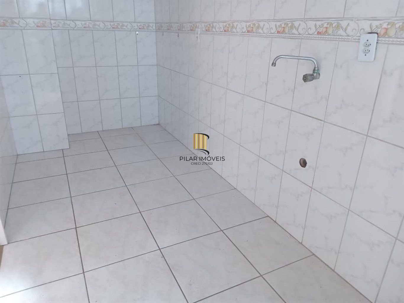 Apartamento com 1 quarto e 1 vaga de garagem no Bairro Sarandí