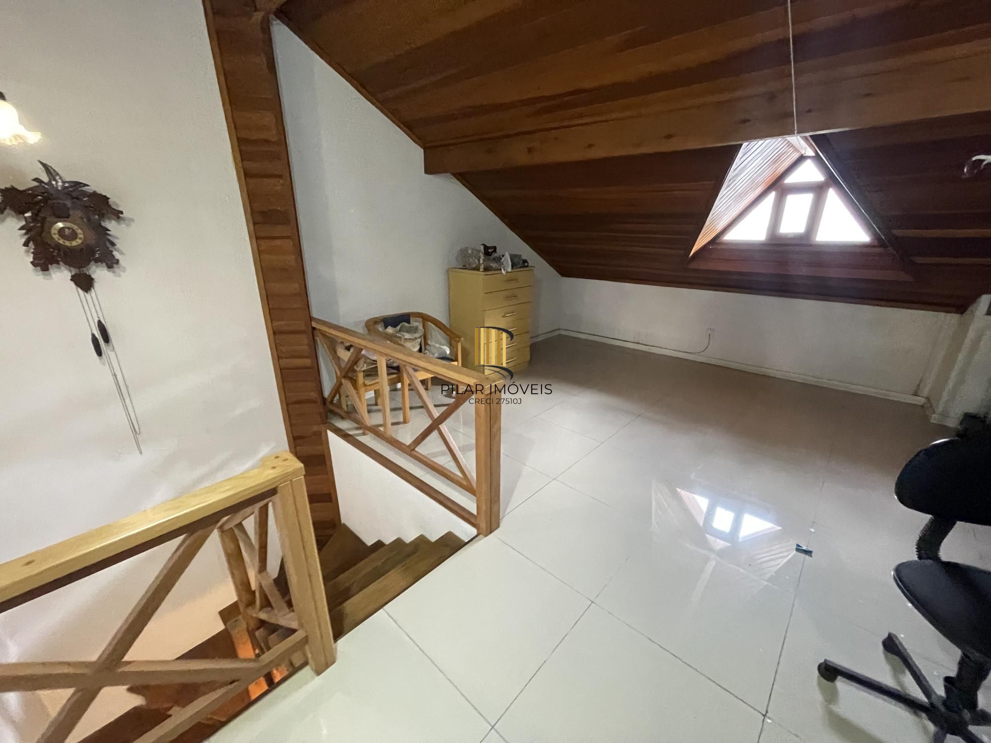 Casa Sobrado semi mobiliada com 3 dormitórios no Bairro Jardim Floresta