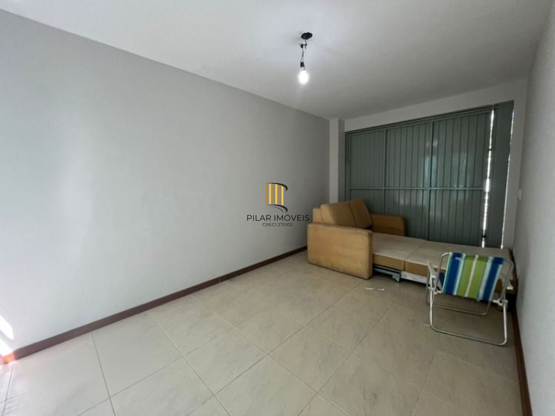 Casa de 2 dormitórios e 2 vagas de garagem em Canoas.