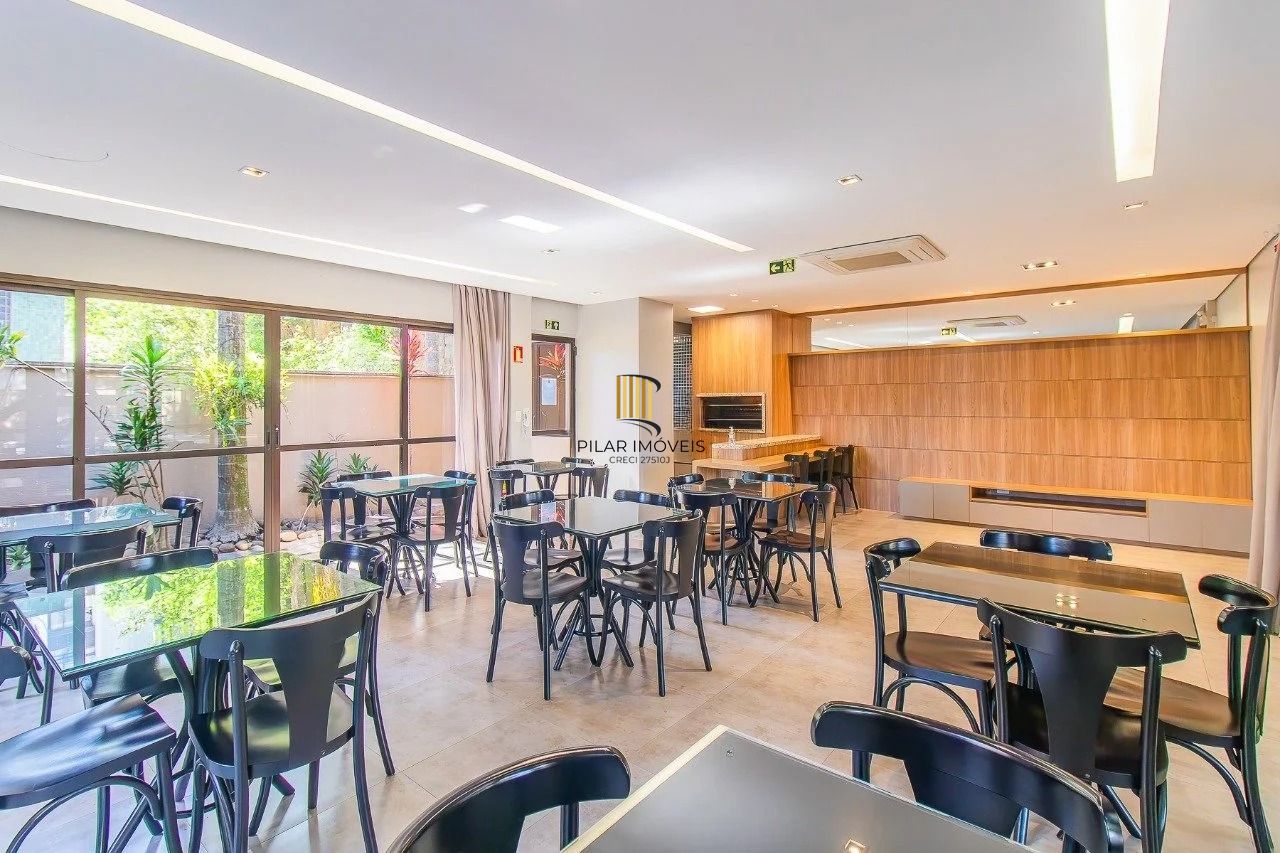 Cobertura de 3 quartos com piscina e 2 vagas no Bairro Mont Serrat.