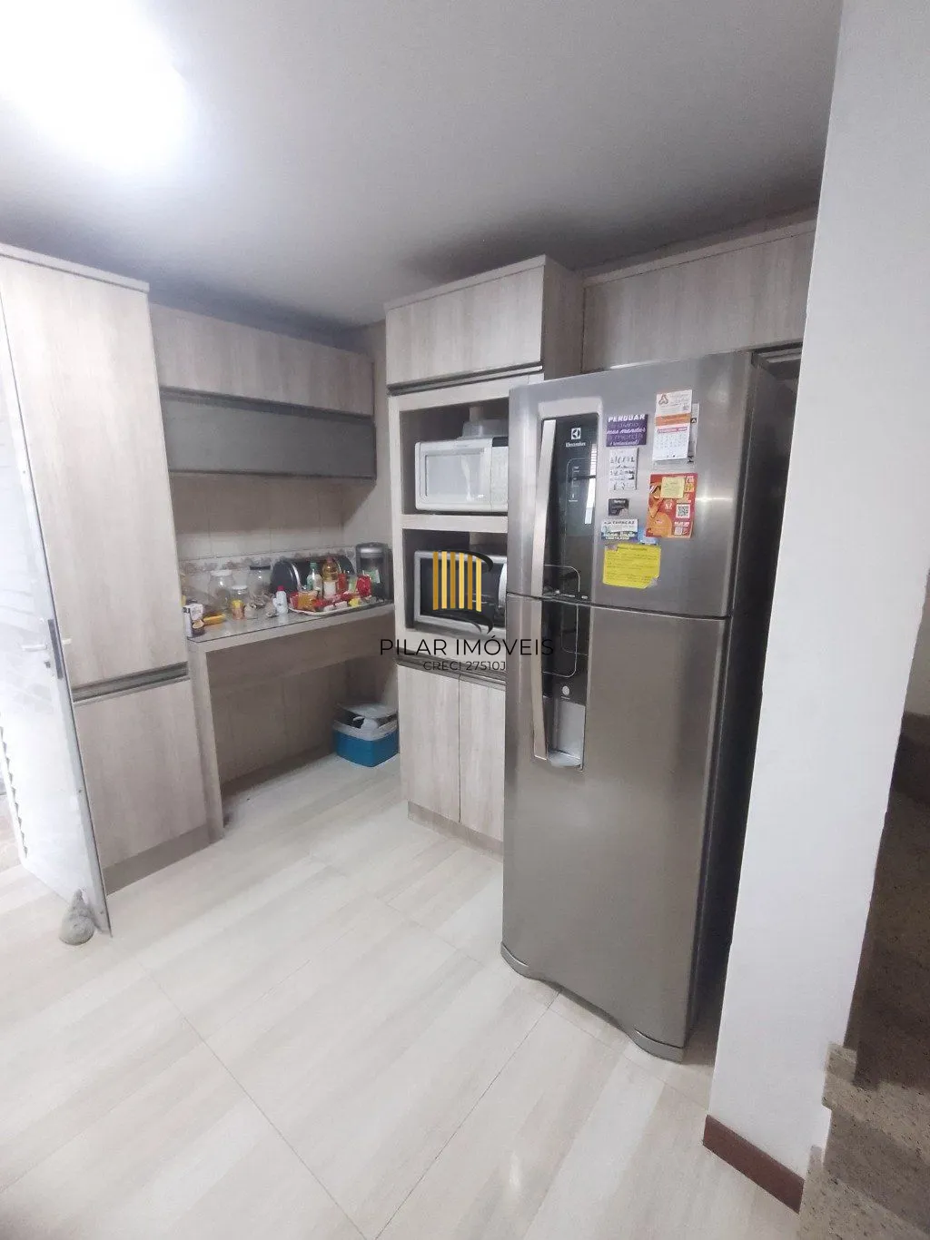 Casa de 5 dormitórios, piscina e 4 vagas de garagem em Canoas.