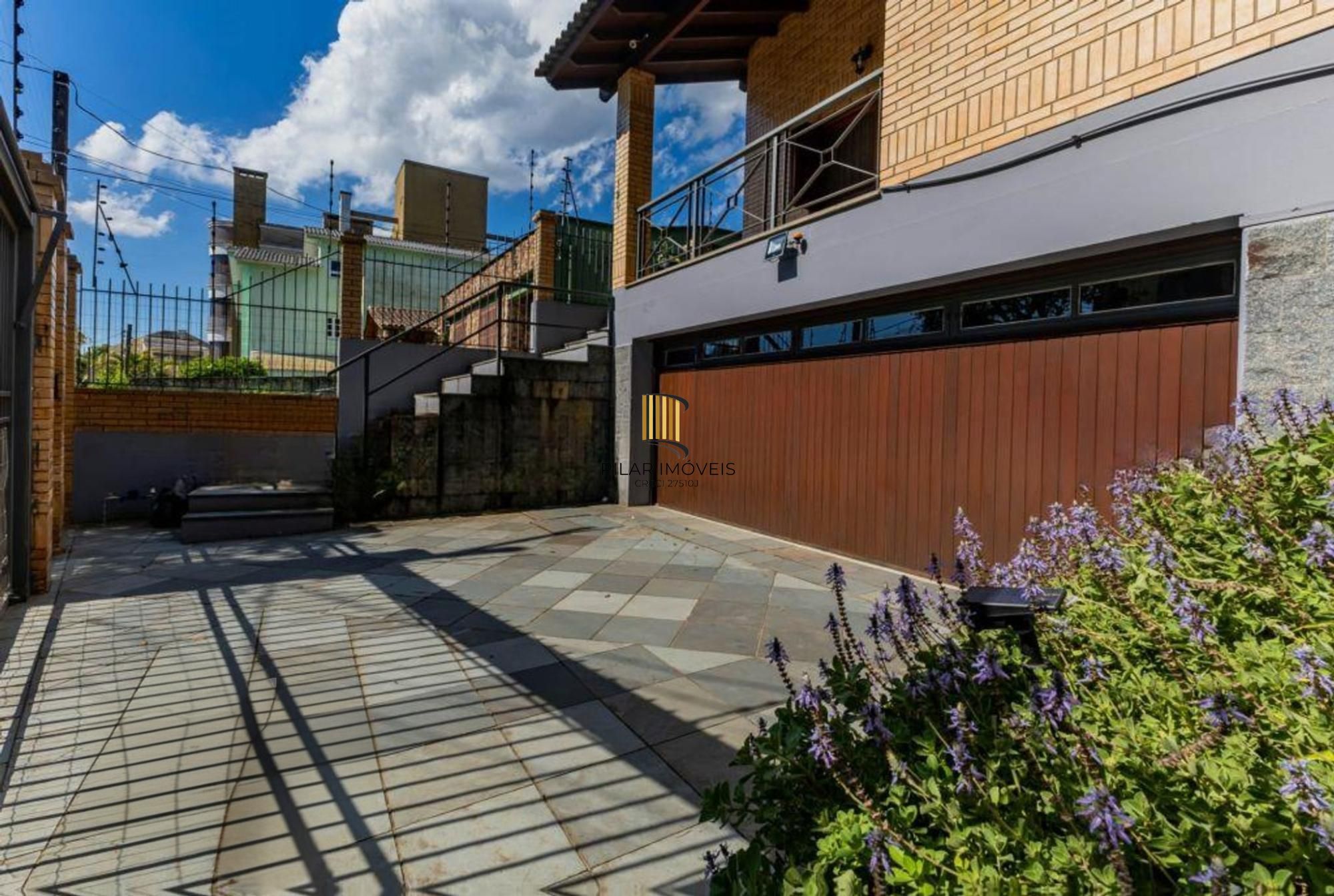 Casa com 1.640,00m², 3 dormitórios, 4 vagas à venda Rua Marista.