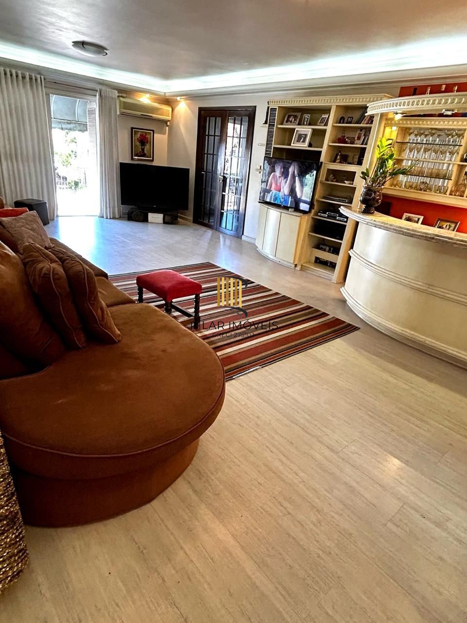 Casa de Esquina com 5 dormitórios com lago ornamental em Taquara