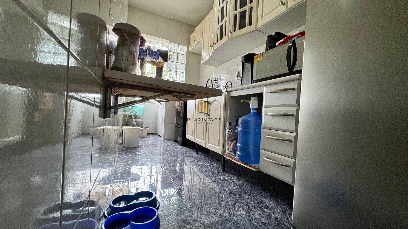 Apartamento semi mobiliado de 2 quartos e 1 vaga no bairro Nonoai.