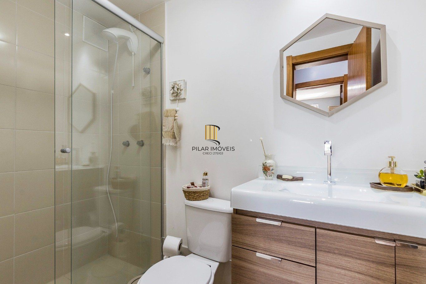 Apartamento 2 Dormitórios com Suíte, elevador e 2 Vagas no Alto Petrópolis