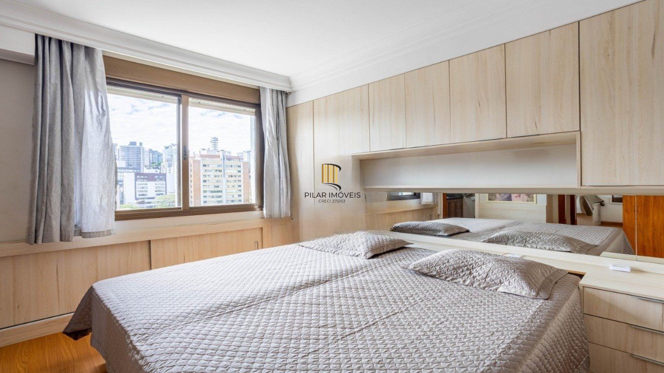 Cobertura com 3 Quartos, 1 suíte, 2 vagas e 211m²  no Petrópolis.