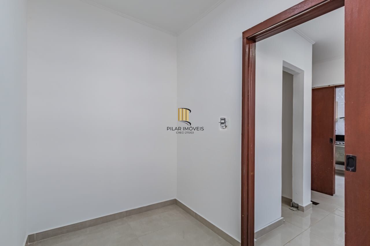 Casa com 3 dormitórios e 4 vagas no Bairro Jardim Lindóia