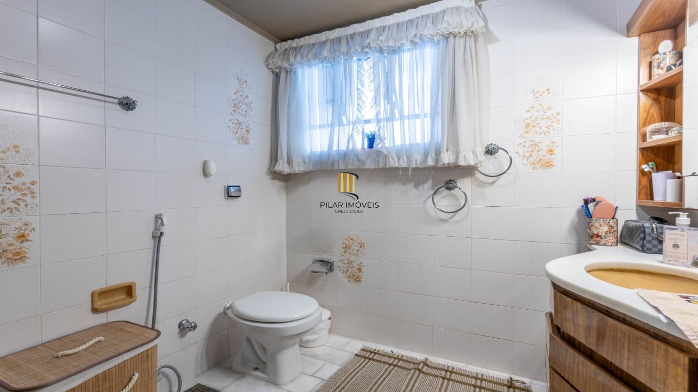 Apartamento mobiliado 3 dormitórios no bairro Petrópolis