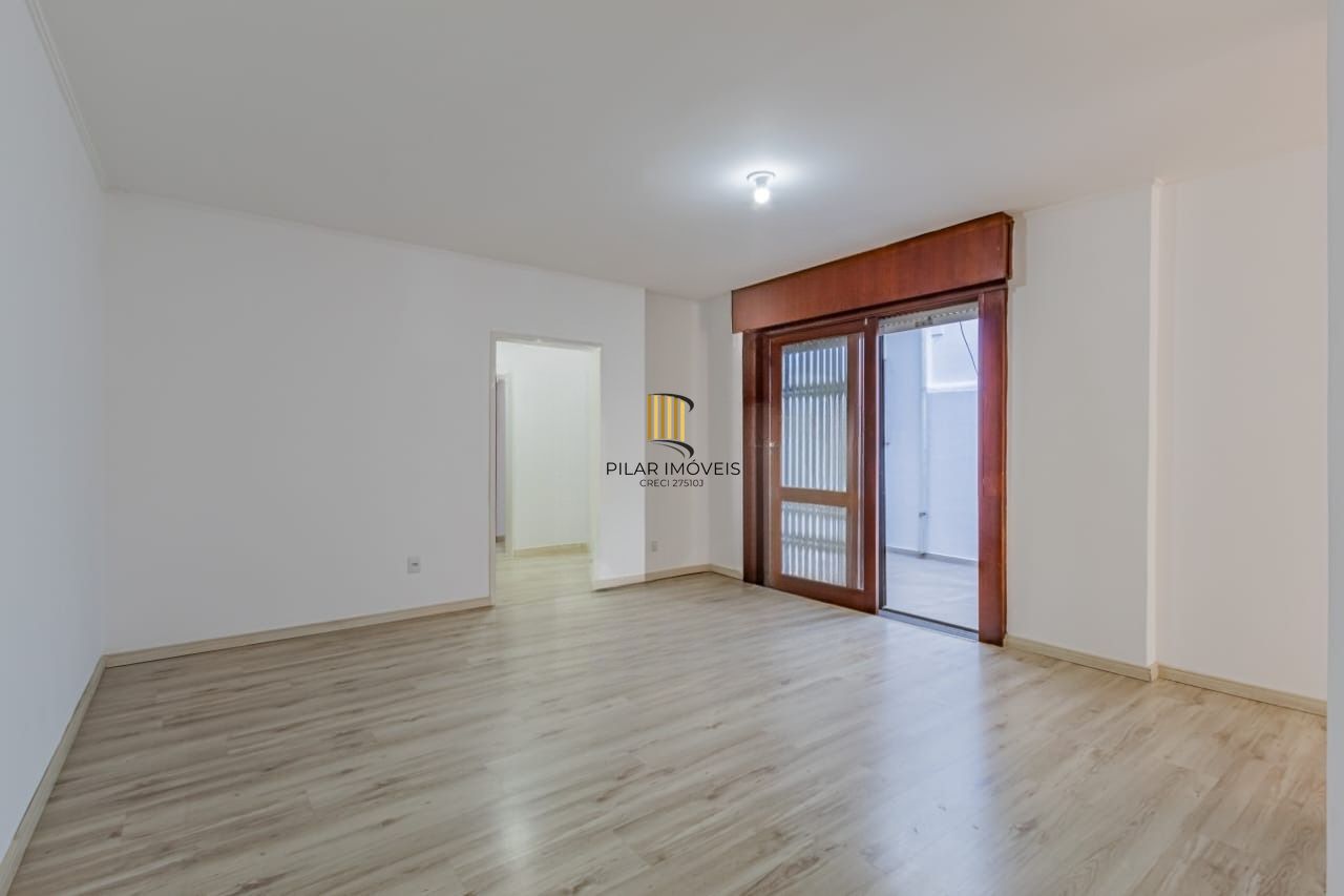Casa com 3 dormitórios e 4 vagas no Bairro Jardim Lindóia