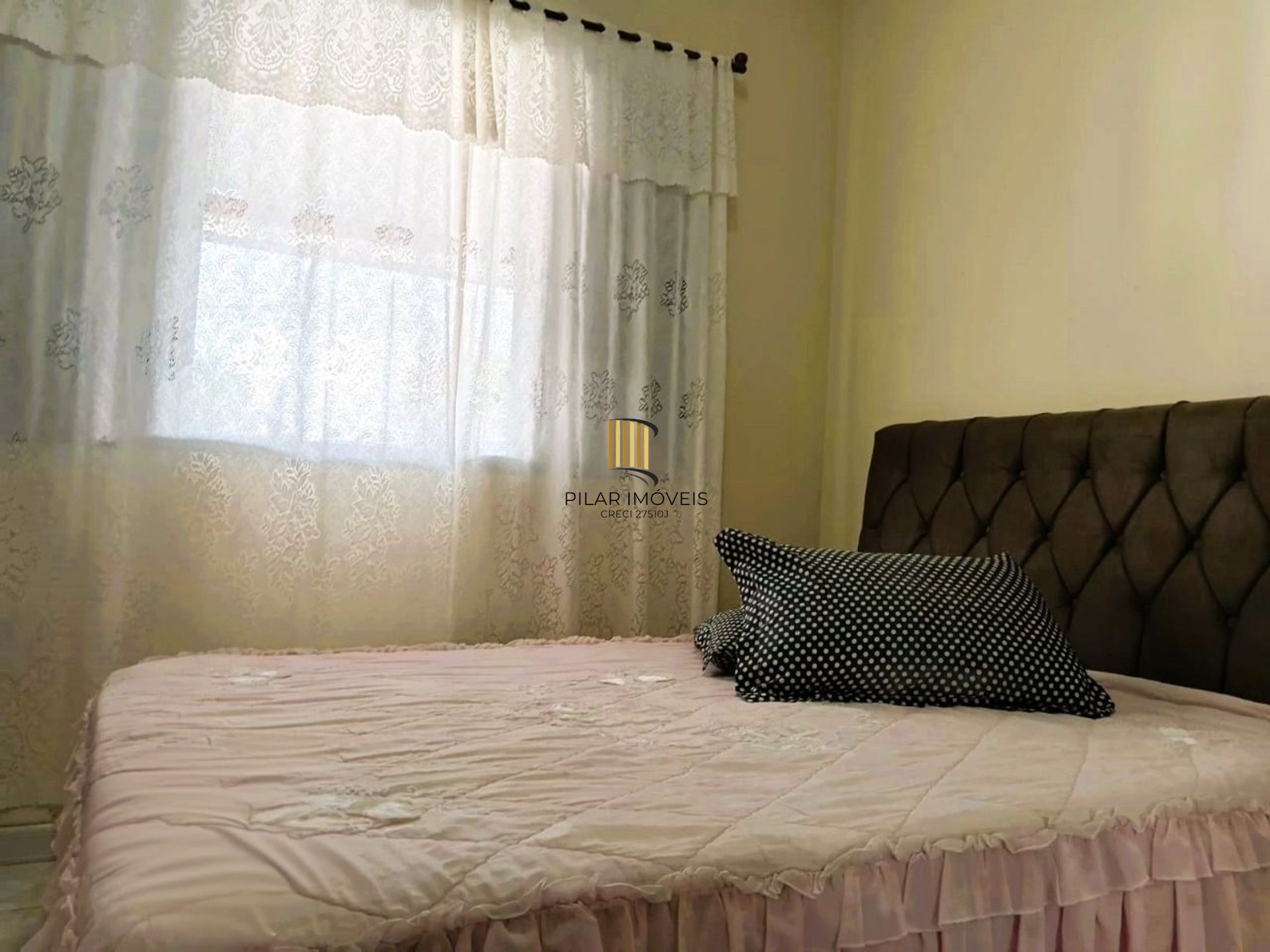 Casa de 3 dormitórios e 2 vagas de garagem em Canoas.