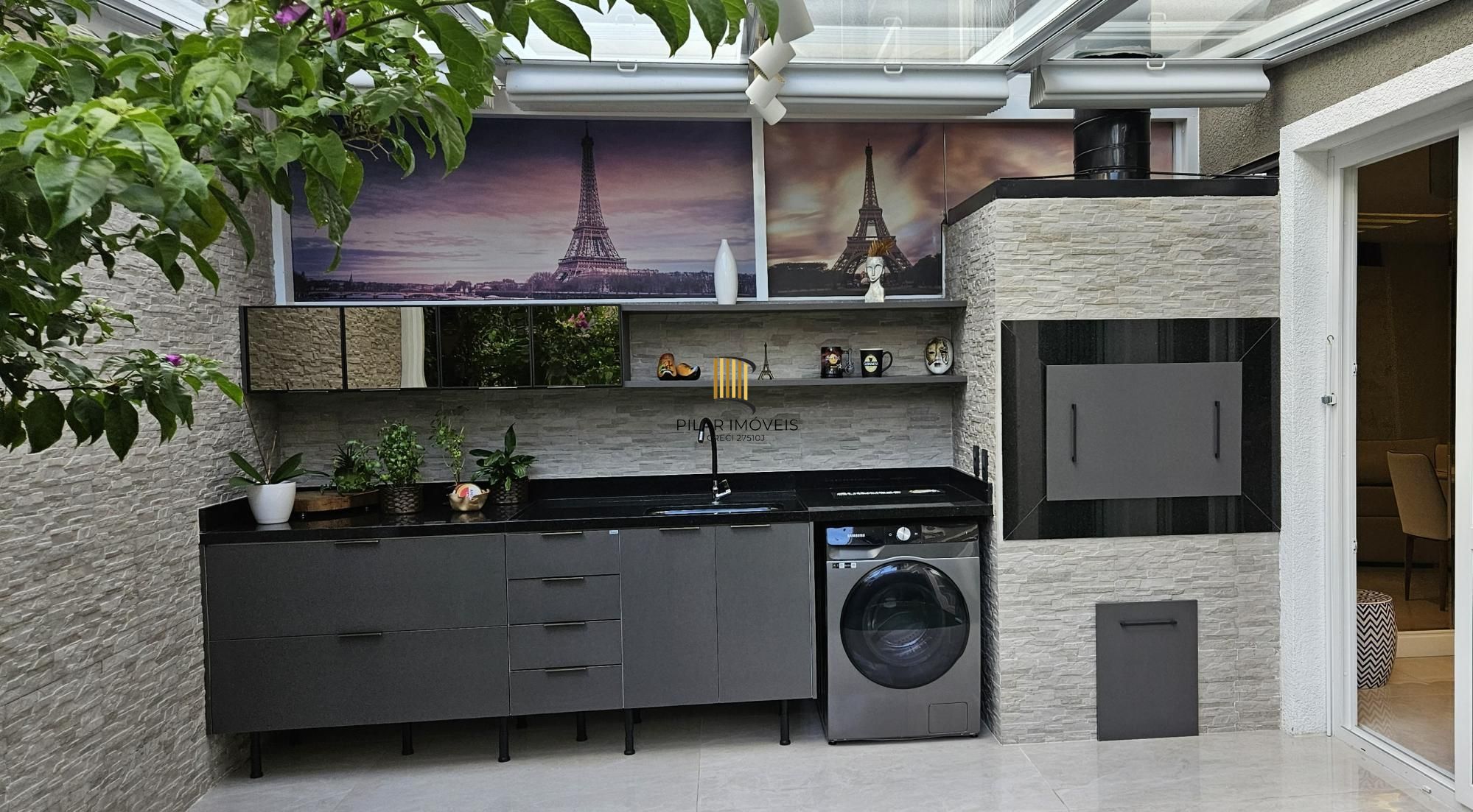 Casa em Condomínio com 3 quartos, 3 suítes, 2 vagas e 195m² no Jardim Carvalho.