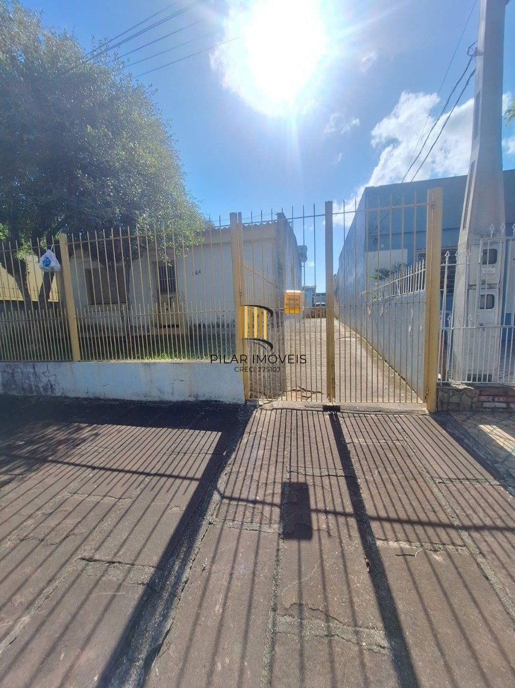 Casa de 2 dormitórios e 2 vagas de garagem em Canoas.