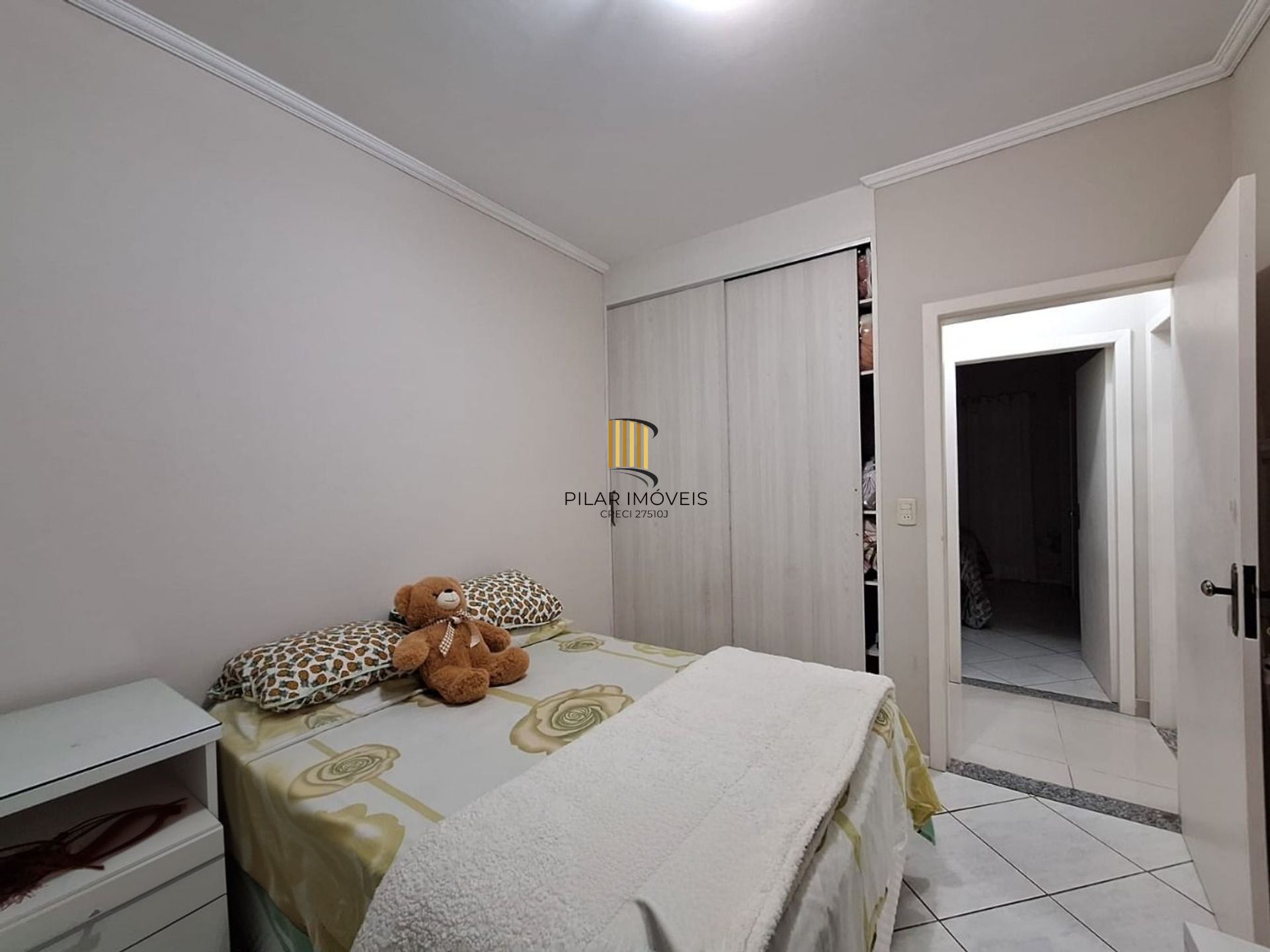 Casa de 2 pisos, 3 dormitórios e 2 vagas de garagem coberta em Canoas.