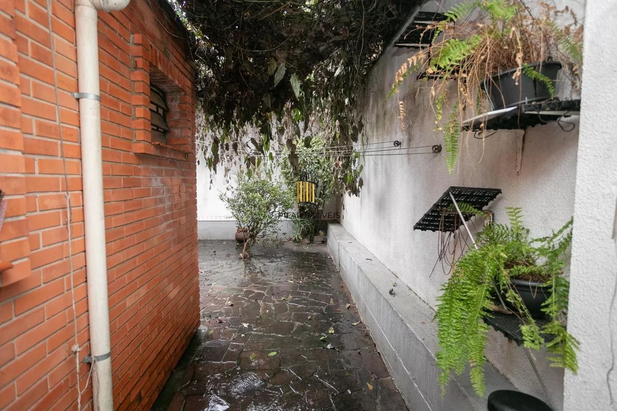 Casa à venda com 280m², 4 quartos e 2 vagas no bairro Auxiliadora