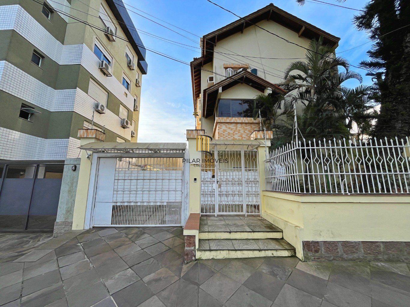 Casa com 3 quartos e 2 vagas em condomínio fechado no bairro Tristeza