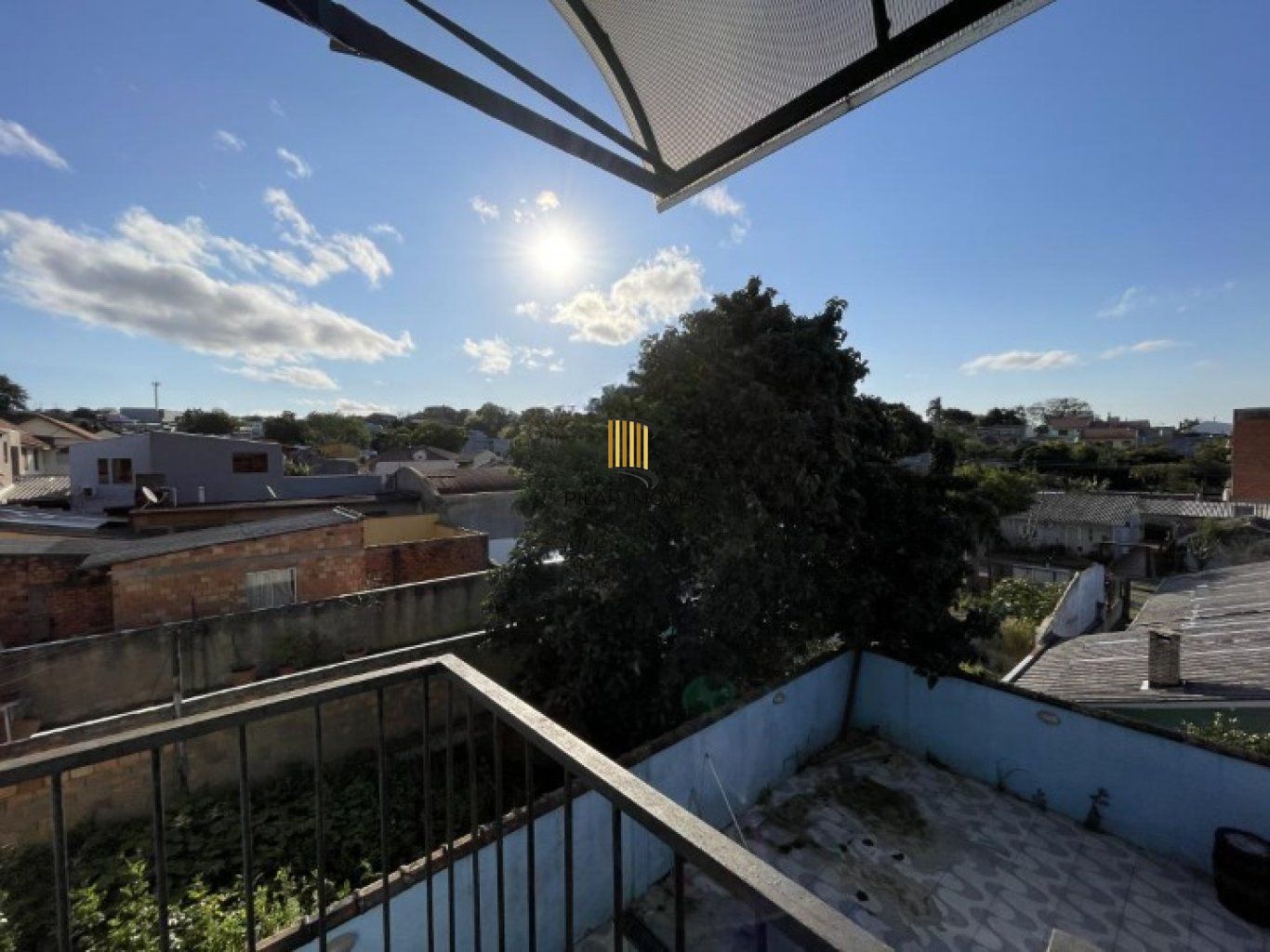 Casa geminada com 3 quartos, vaga de garagem e sacada no bairro Jardim Sabara