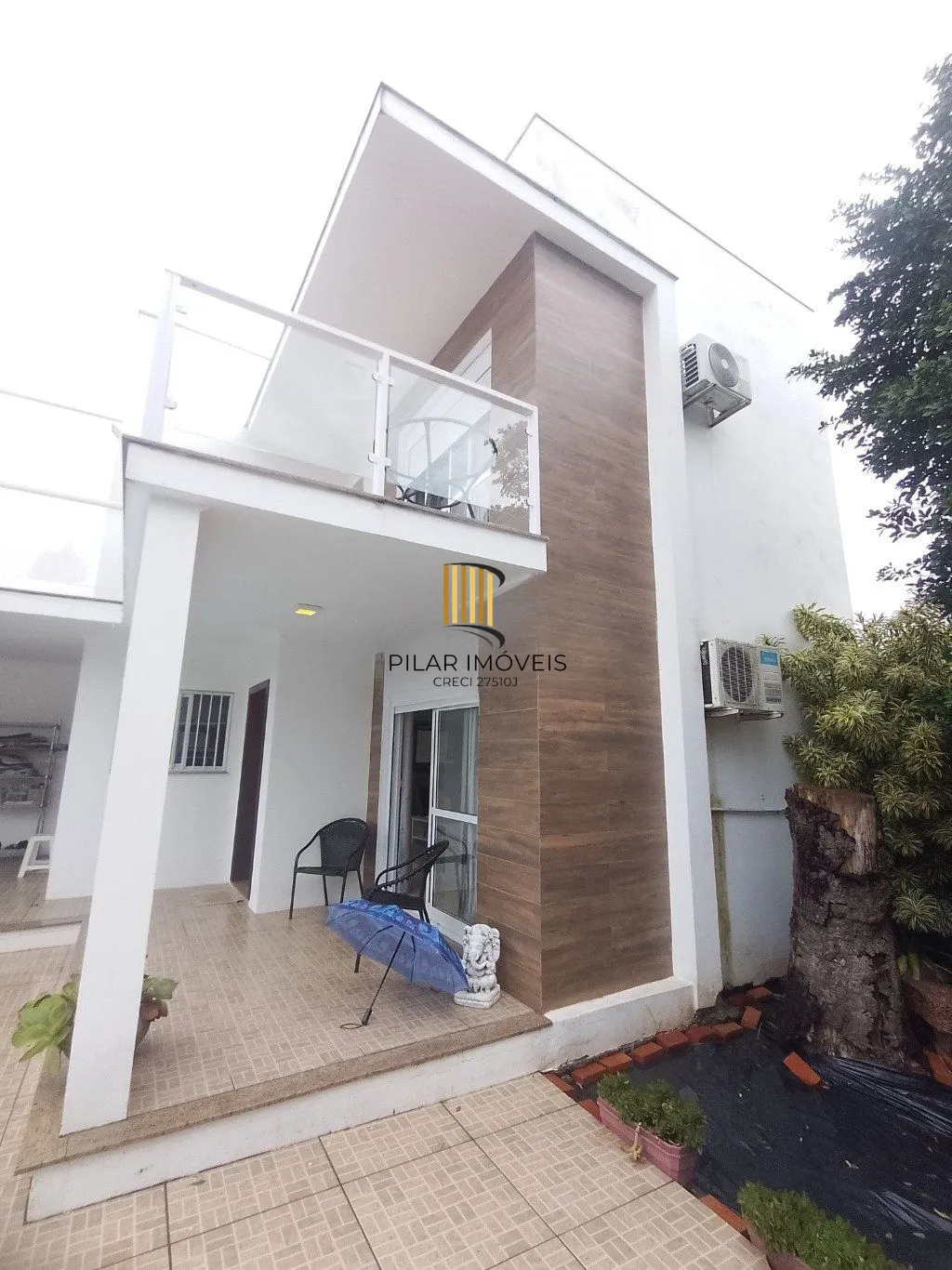 Casa de 5 dormitórios, piscina e 4 vagas de garagem em Canoas.