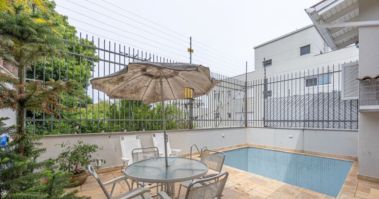 Casa em Condomínio com 3 quartos e 324m² à venda na  Rua João Caetano