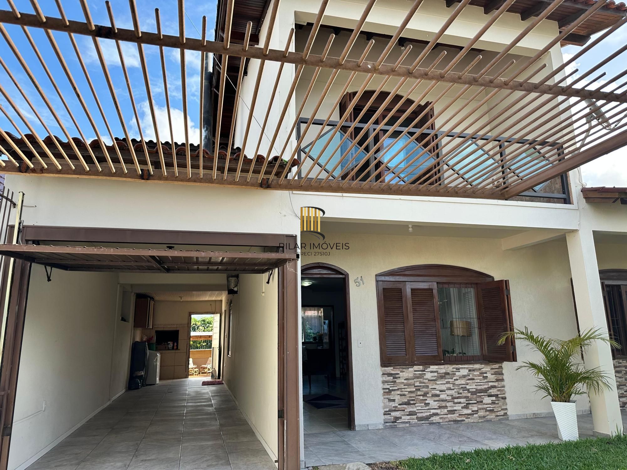 Casa com 3 quartos e 220m² à venda em Parque Santa Fé, Porto Alegre.