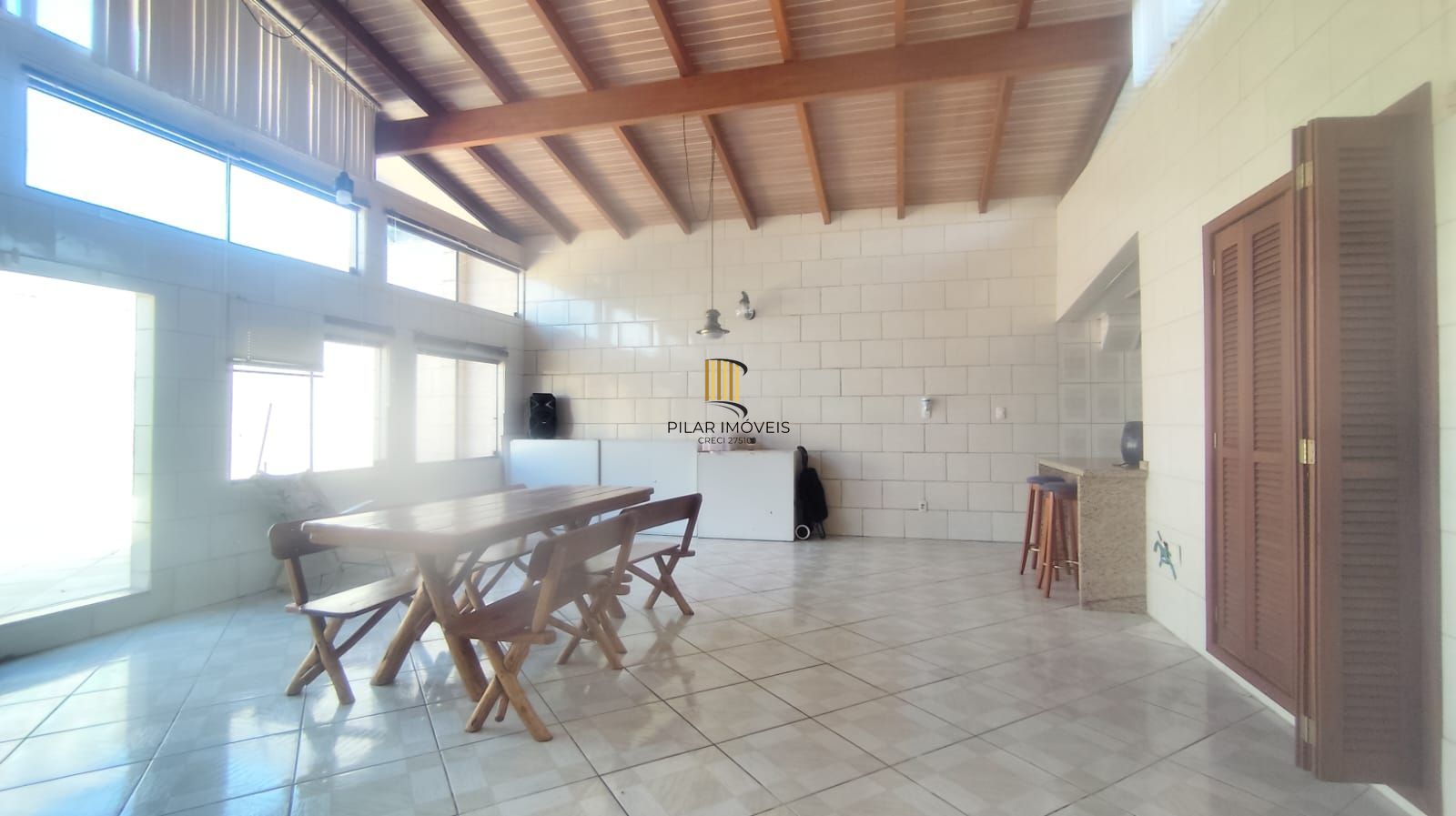 Casa térrea de 3 quartos, suíte, 3 vagas no bairro Santa Fé