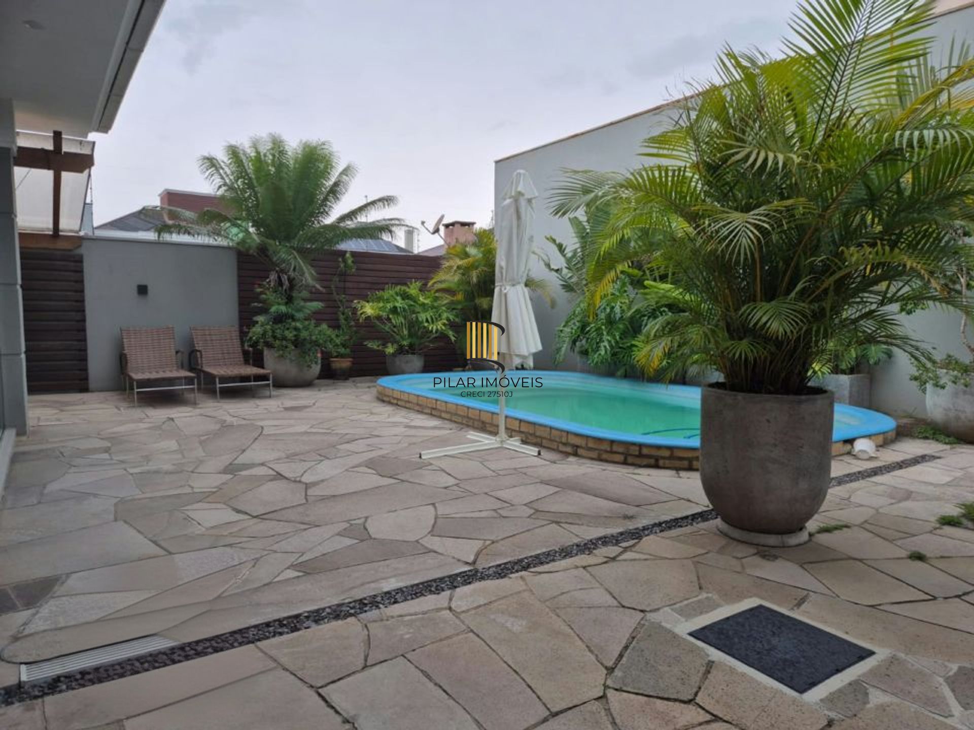 Casa de 3 dormitórios e 2 vagas de garagem coberta Canoas.