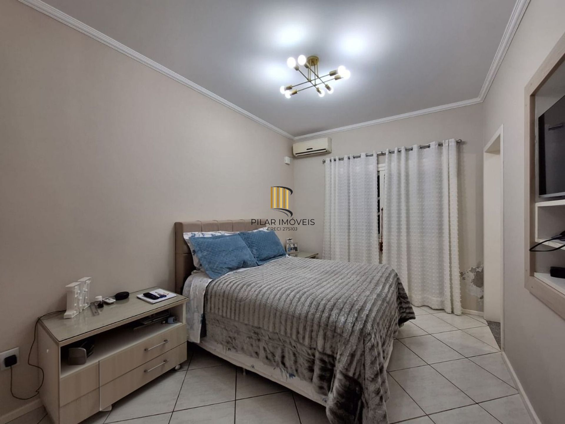 Casa de 2 pisos, 3 dormitórios e 2 vagas de garagem coberta em Canoas.