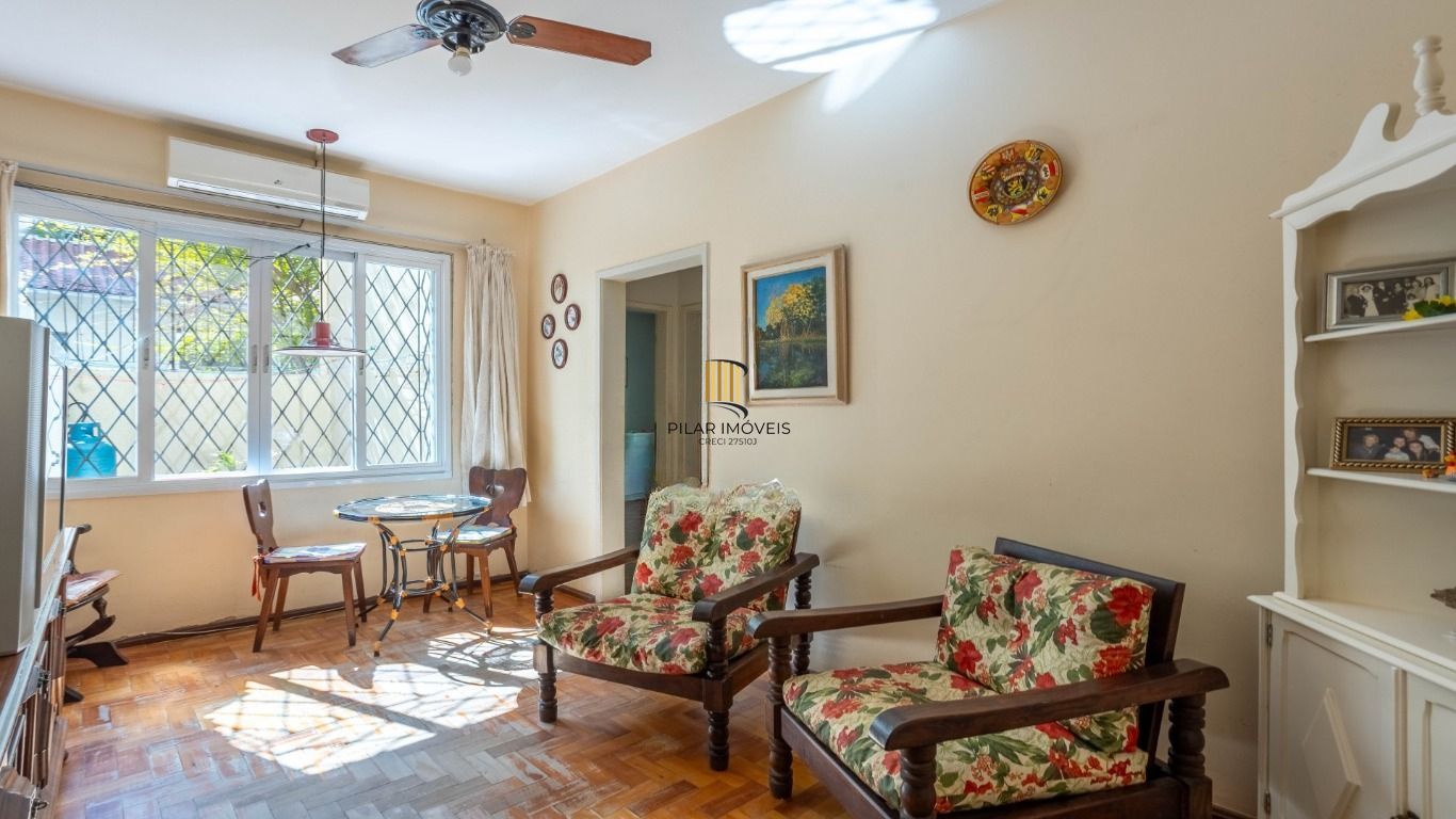 Apartamento térreo com pátio à venda no Bom Fim – 2 dormitórios e dependência - Pilar Imóveis
