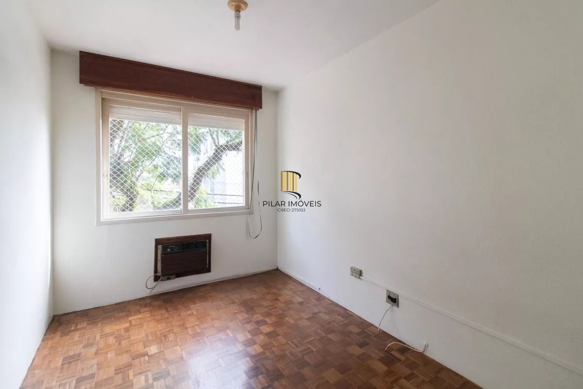 Apartamento 2 dormitórios no Partenon com sacada e 60m²