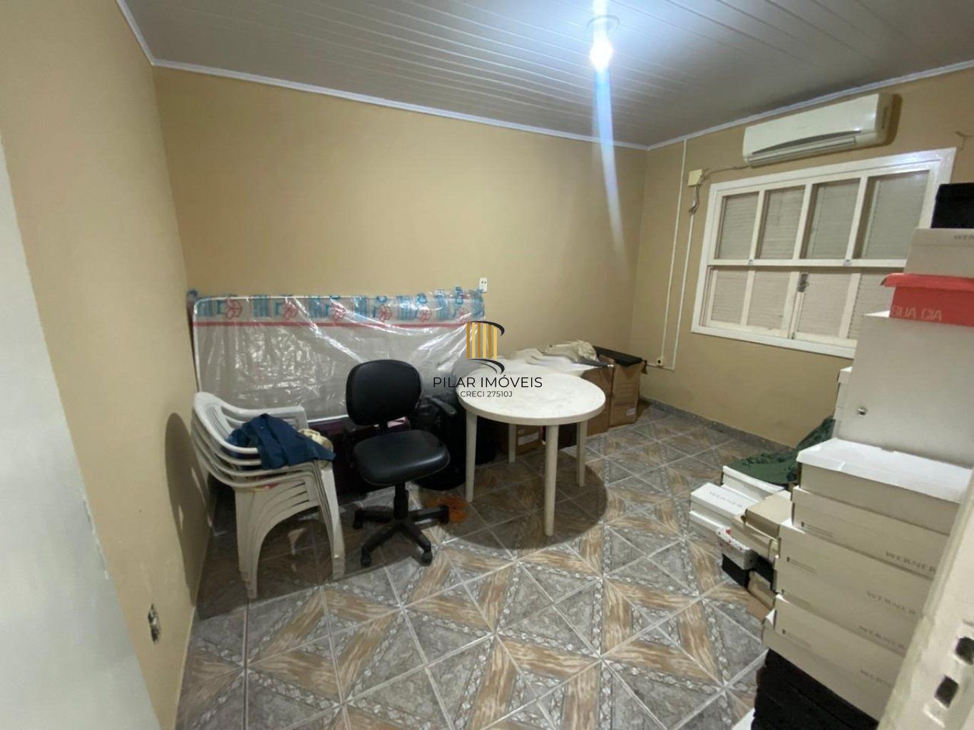 Casa de 2 dormitórios e 2 vaga de garagem em Vila Eunice Cachoeirinha.