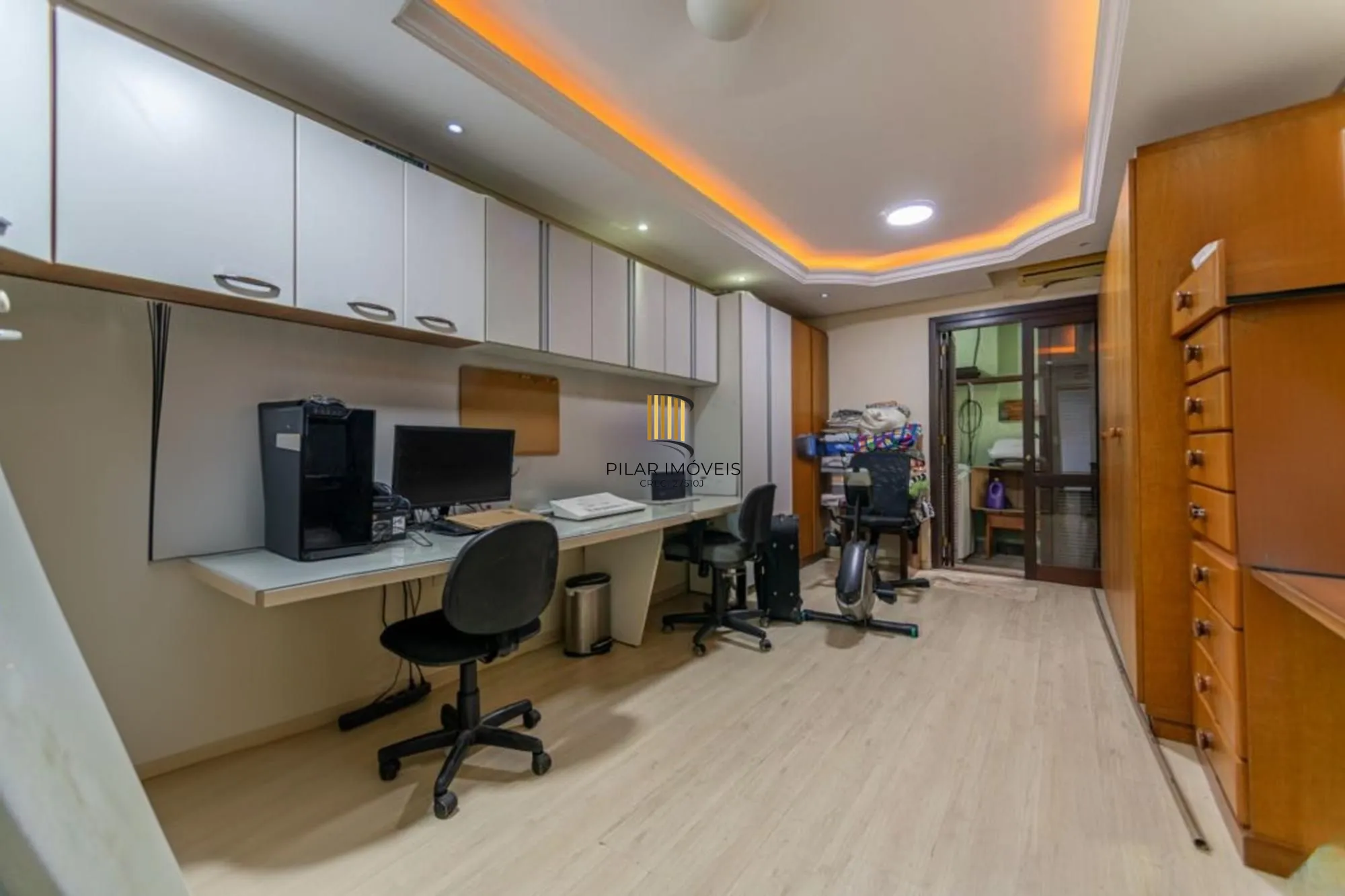 Casa com 4 quartos,1 Suite, 2 vagas e 450m² à venda em Sarandi.