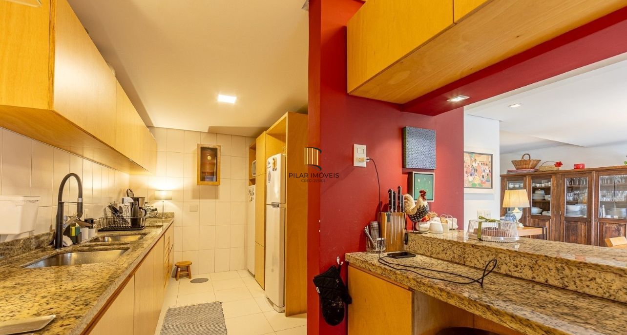 Casa em Condomínio com 3 quartos e 324m² à venda na  Rua João Caetano