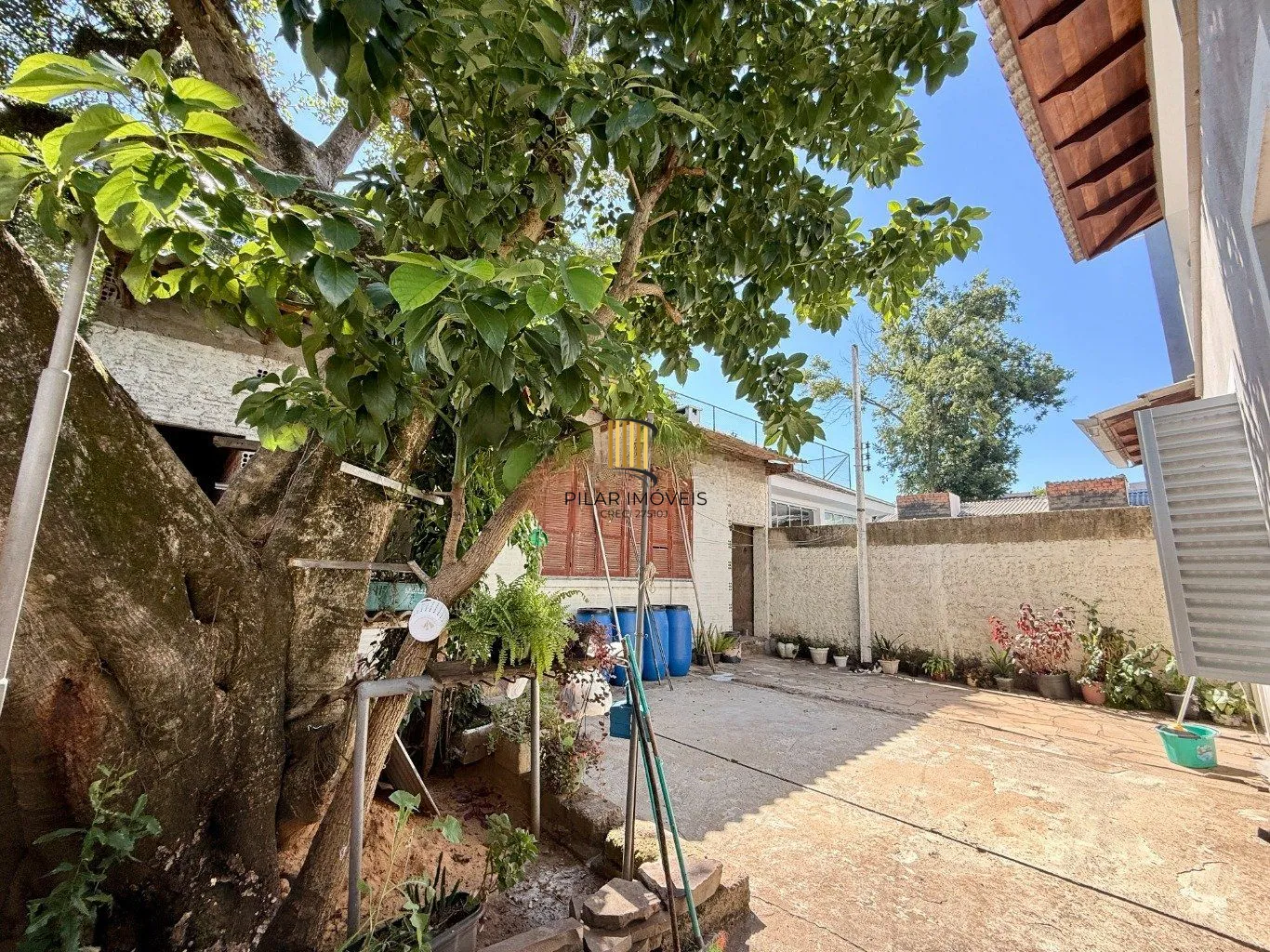 Casa de 4 dormitórios e 3 vagas de garagem em Canoas.