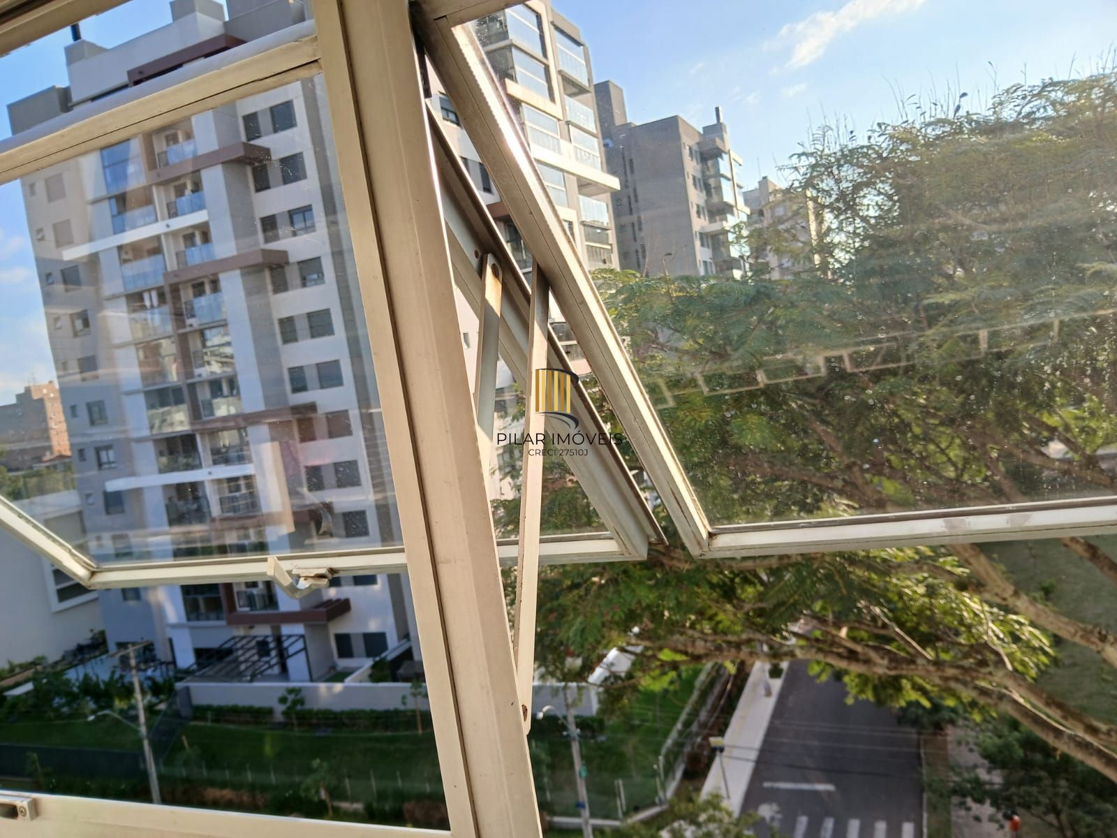 Apartamento com 3 quartos(1 suíte) e 1 vaga de garagem no Bairro Jardim Lindóia