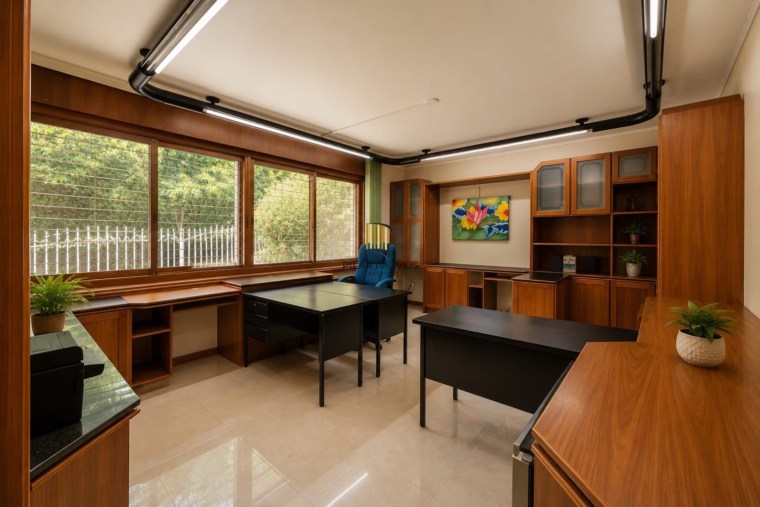 Casa com 3 dormitórios,1 suíte, 4 banheiros e 4 vagas, 203m² no Jardim Itu.