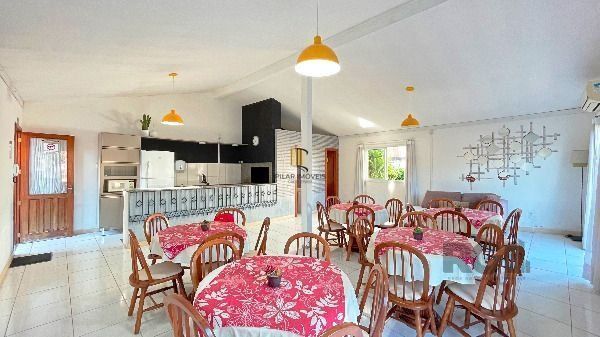 Casa Sobrado semi mobiliada com 2 dormitórios Avenida Juca Batista 115m2