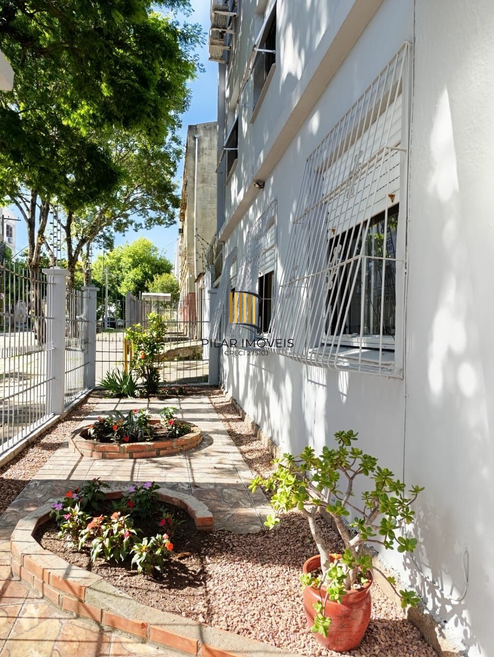 Apartamento térreo de 2 quartos e 1 vaga no bairro São Sebastião