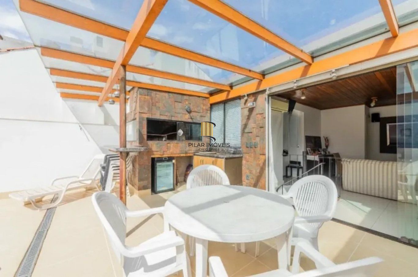 Cobertura 2 quartos, 2 vagas à venda no Petrópolis.