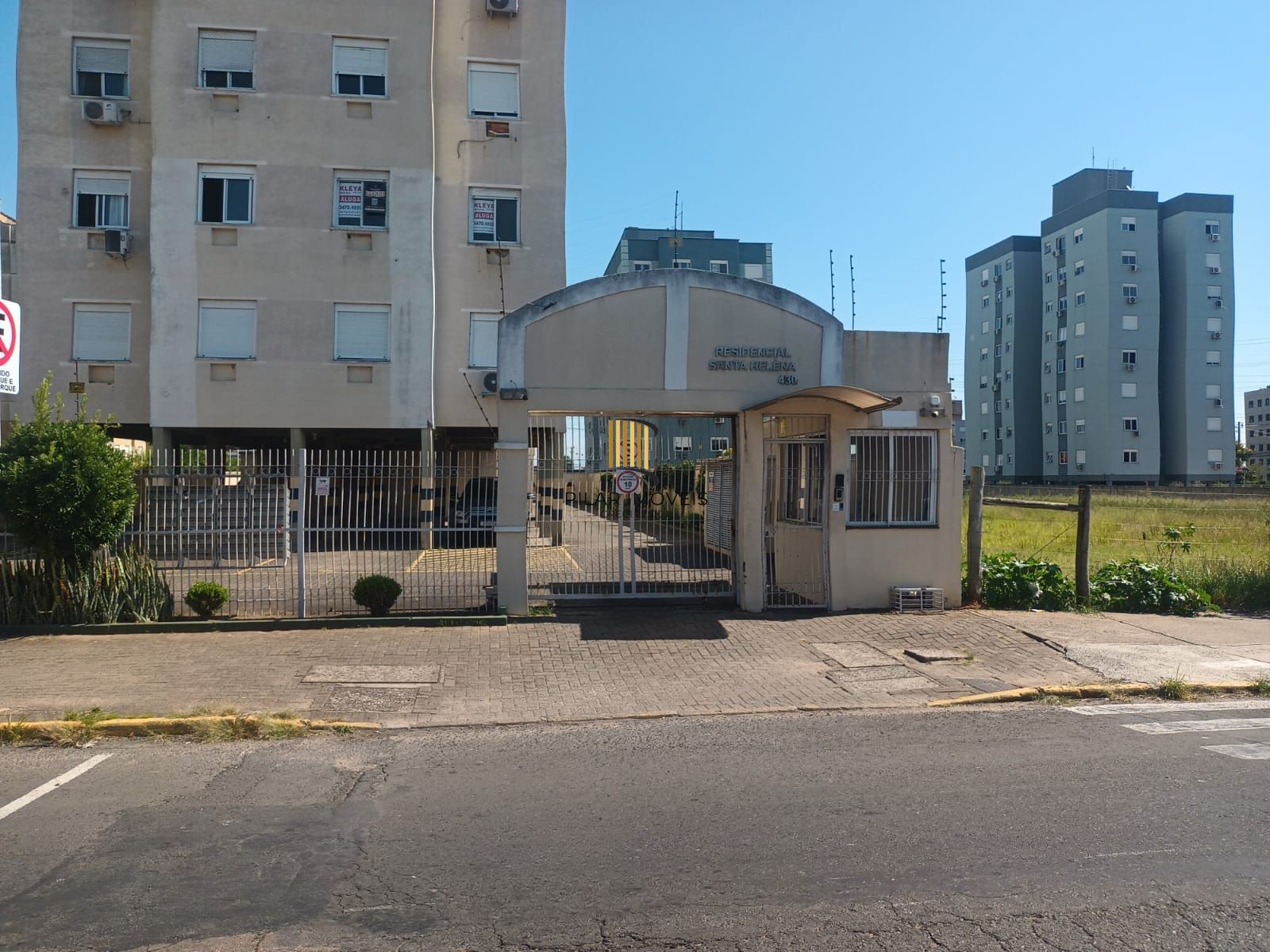 Apartamento com 2 dormitórios, elevador e 2 vagas de garagem em cachoeirinha.