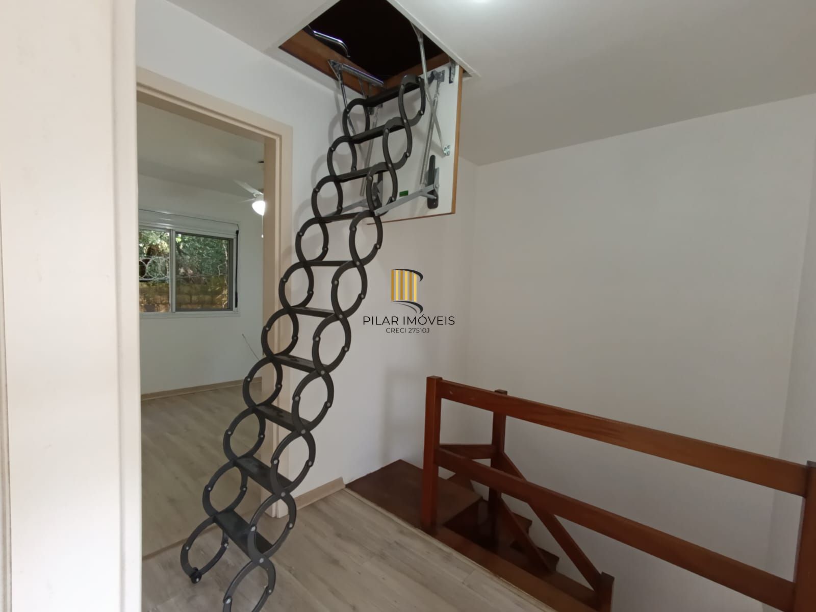 Casa em condomínio de 3 quartos, suíte e 2 vagas no bairro Mário Quintana