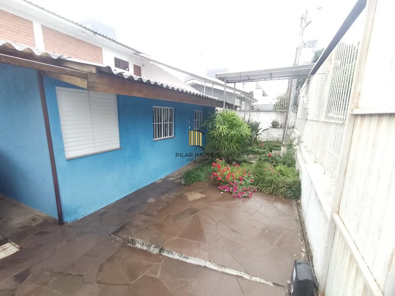 Casa de 5 dormitórios, piscina e 4 vagas de garagem em Canoas.