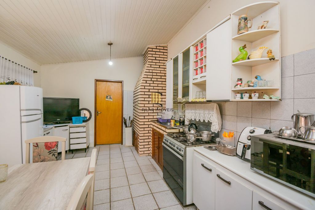 Casa com 4 Dorms e Terreno Amplo – bairro São João, 400m²