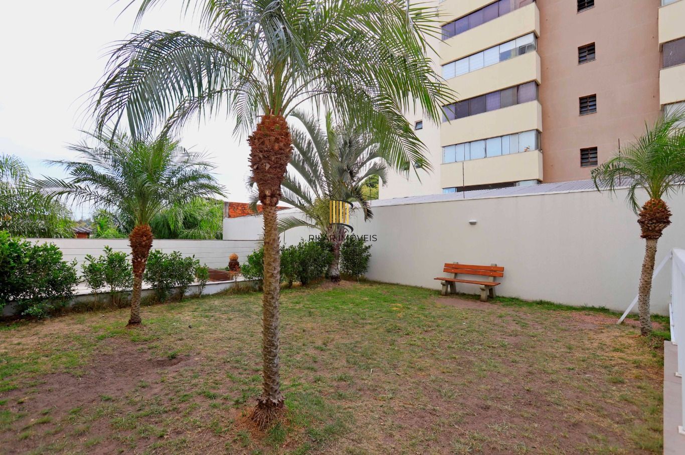 Apartamento com 2 quartos (1suíte) e 2 vagas de garagem no Bairro Santana