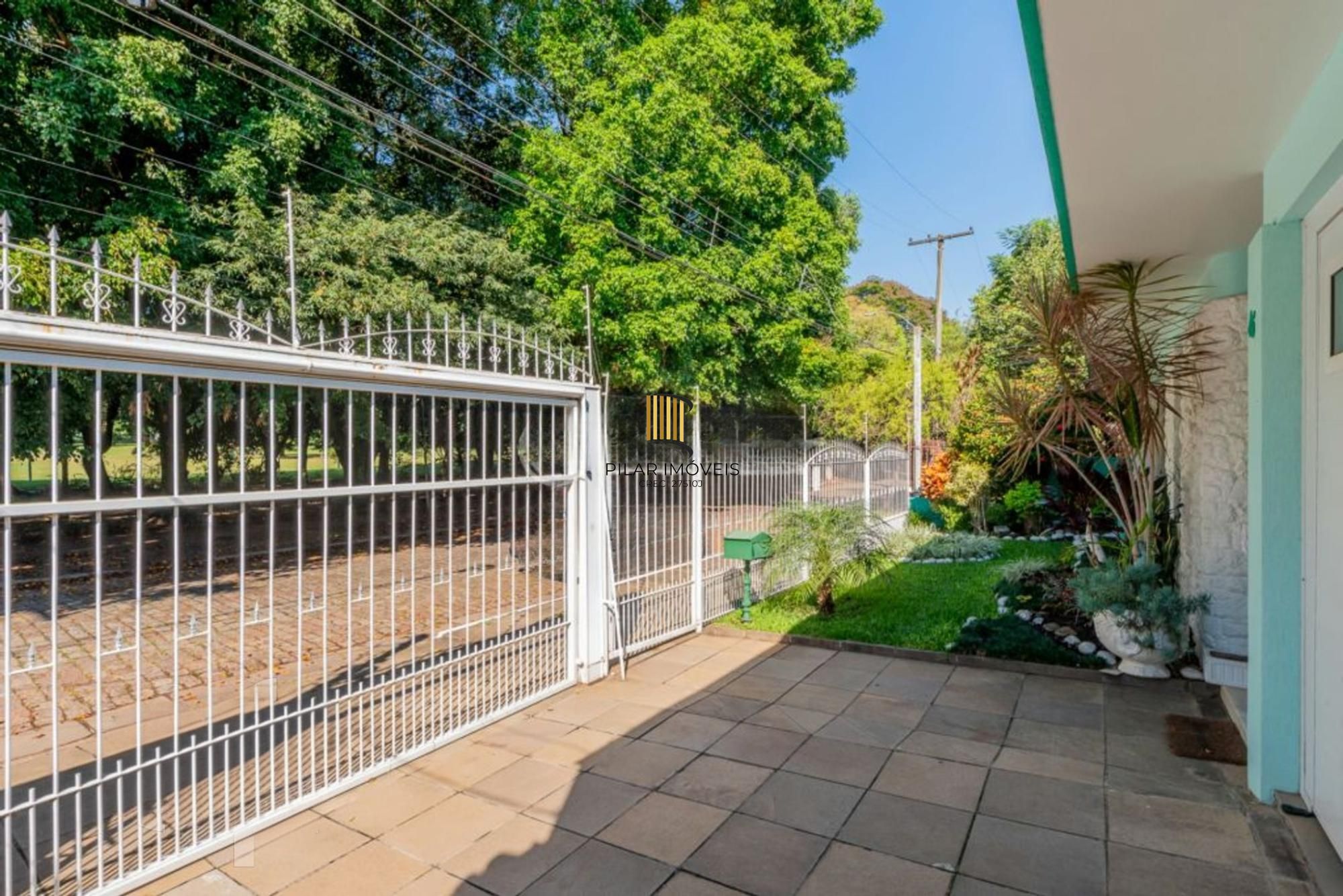 Casa com 3 dormitórios,1 suíte, 4 banheiros e 4 vagas, 203m² no Jardim Itu.