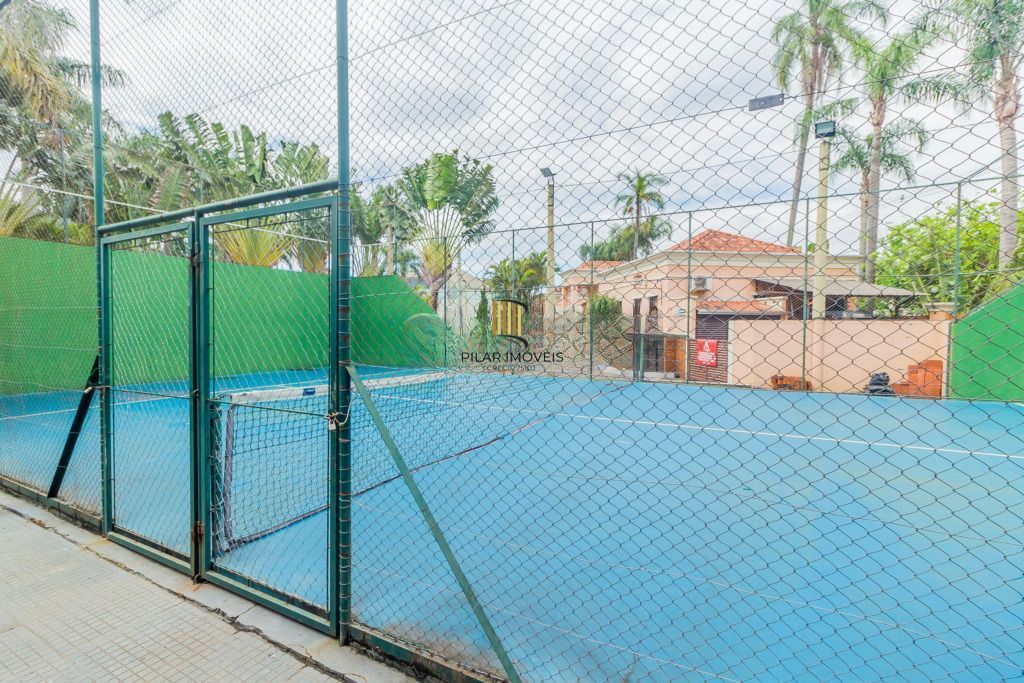 Casa com 4 dormitórios, 1 suíte, 260 m² privativos, 3 vagas no Ecoville.