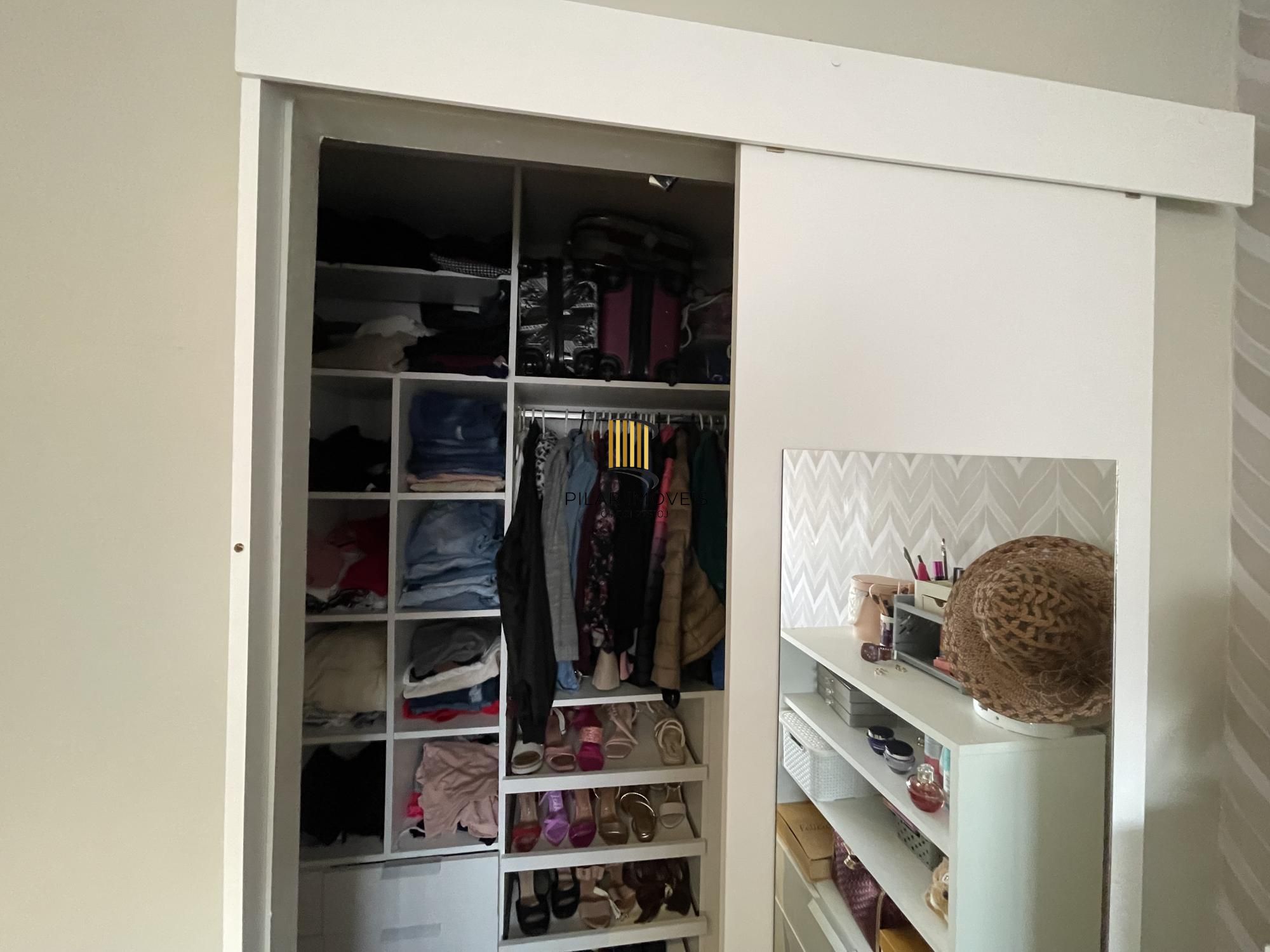 Apartamento mobiliado com 2 dormitórios e 1 vaga de garagem na Rua Sadi Castro.