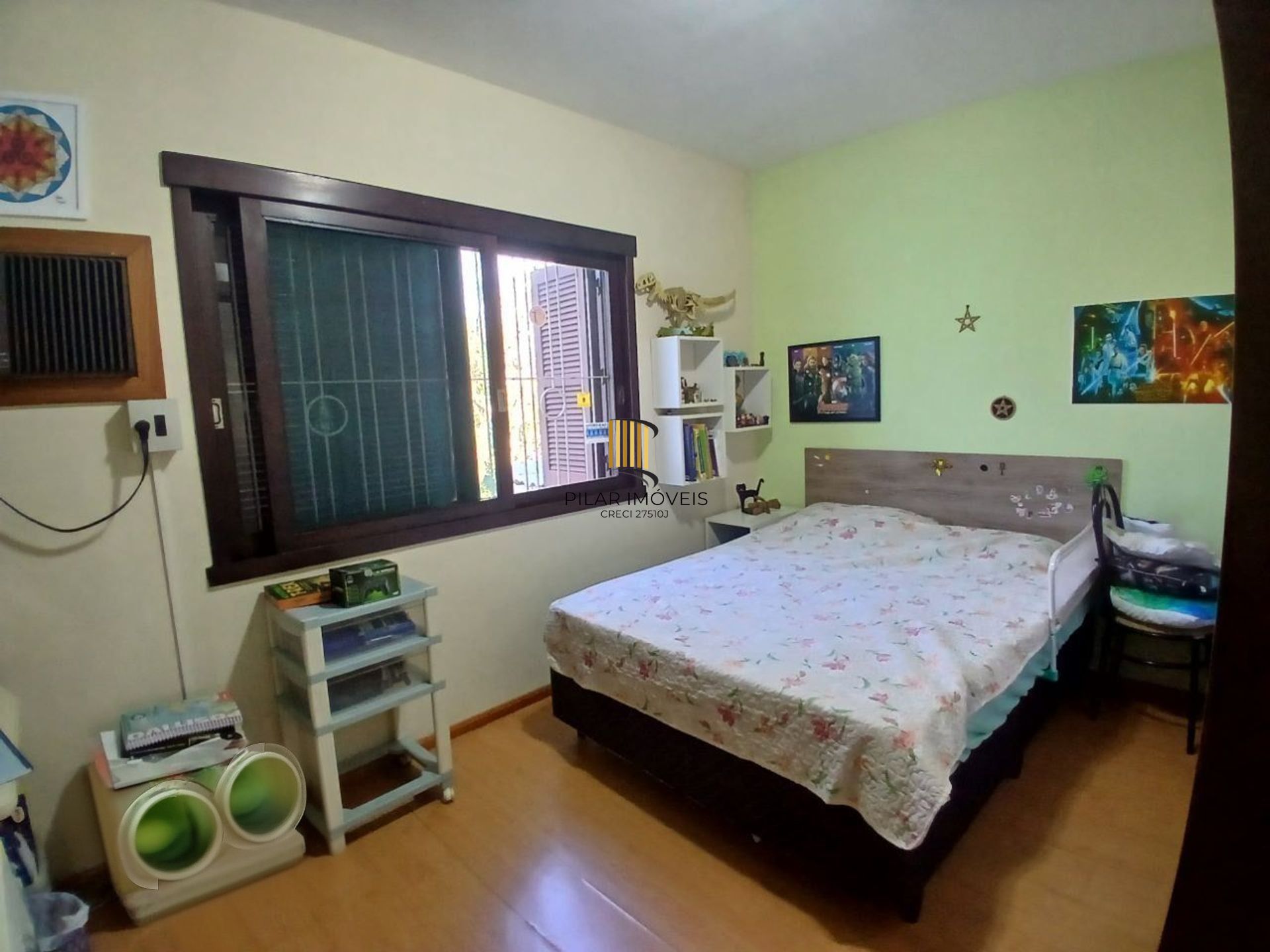 Casa com 3 dormitótrios, piscina e 2 vagas de garagem em Canoas.